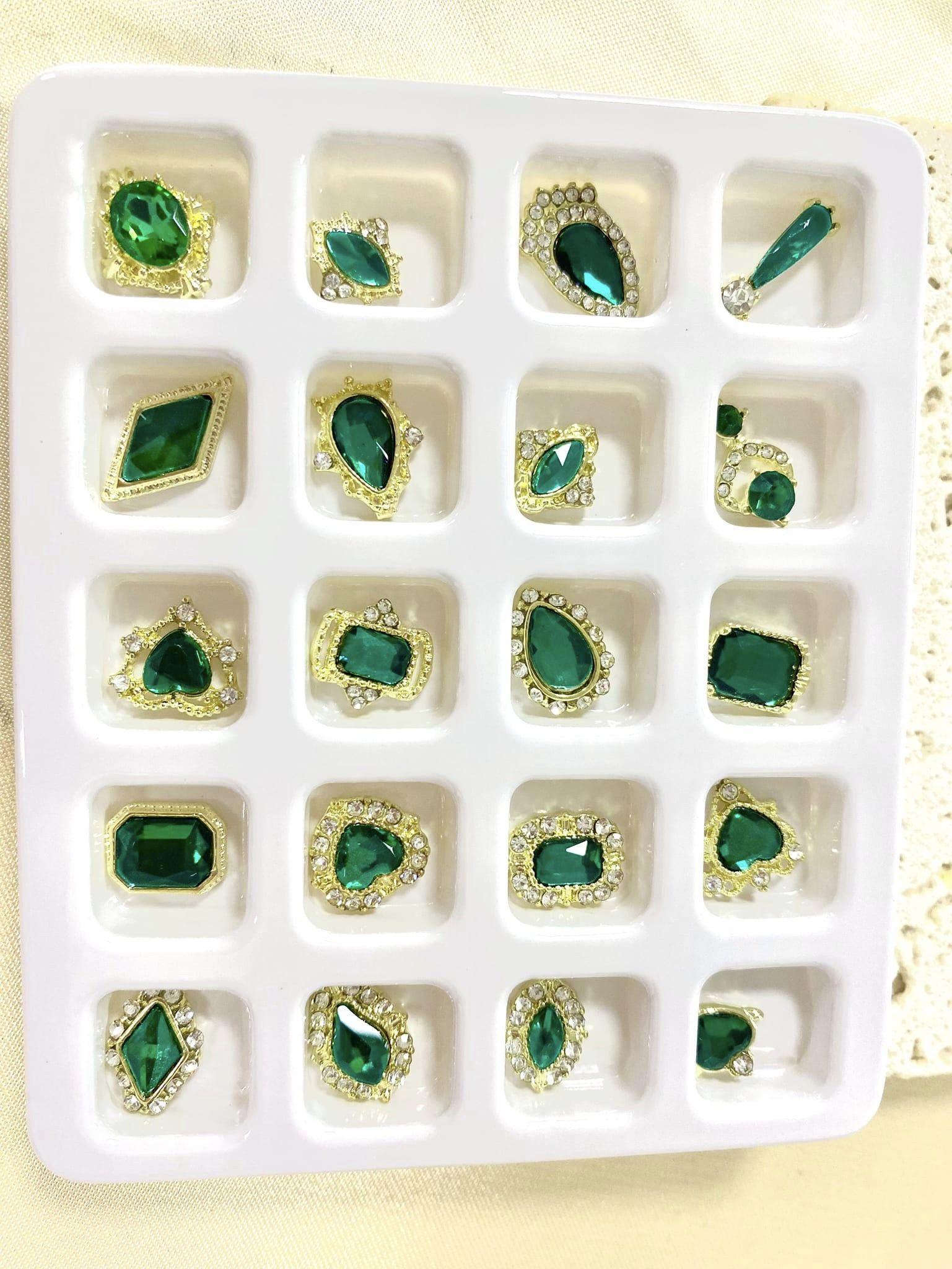 Đá khối đính charm chân bằng (20v) - xanh ngọc