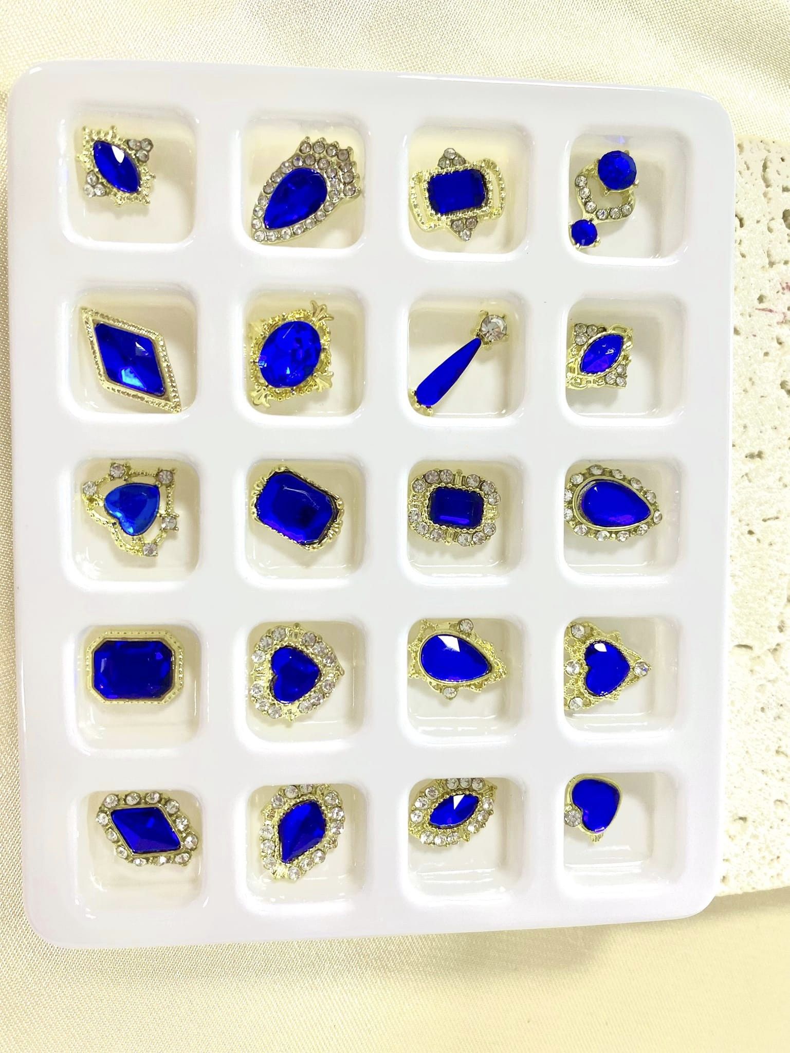 Đá khối đính charm chân bằng (20v) - xanh dương