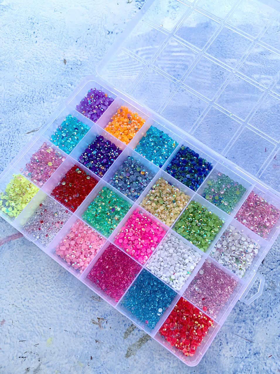 Khay đá chân keo mix màu 24 ô