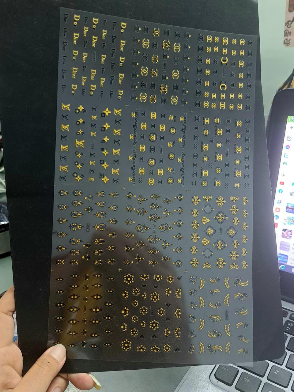 Sticker Tấm To