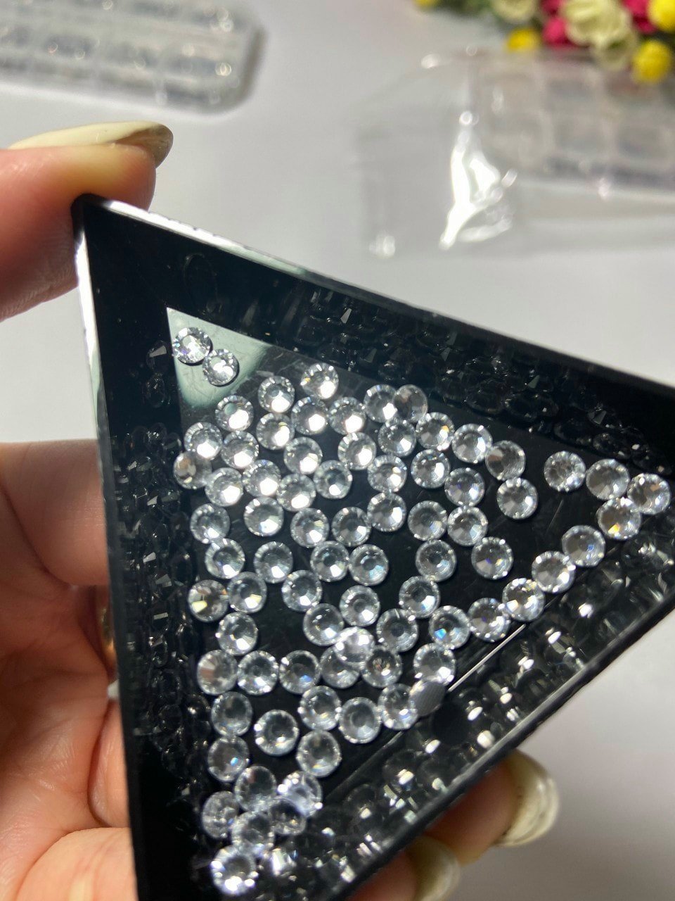 Đá chân keo mix size - trắng