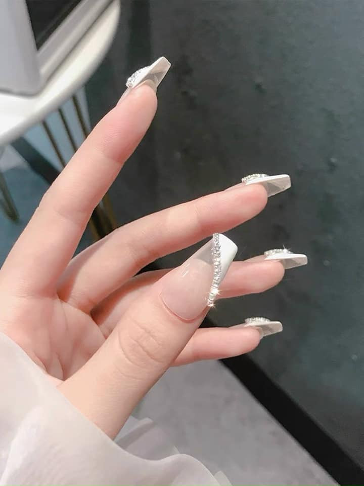 Charm dây đá bạc