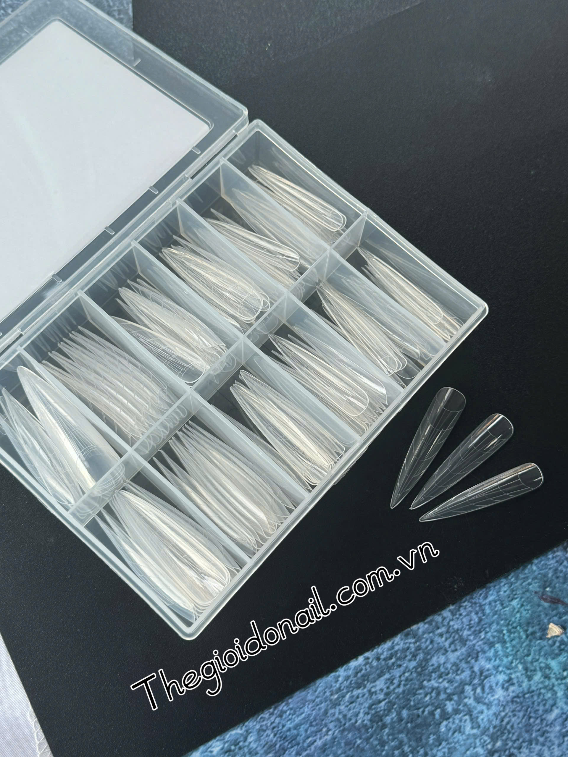 Hộp Móng up Dual form Mr Nail - nhọn W050