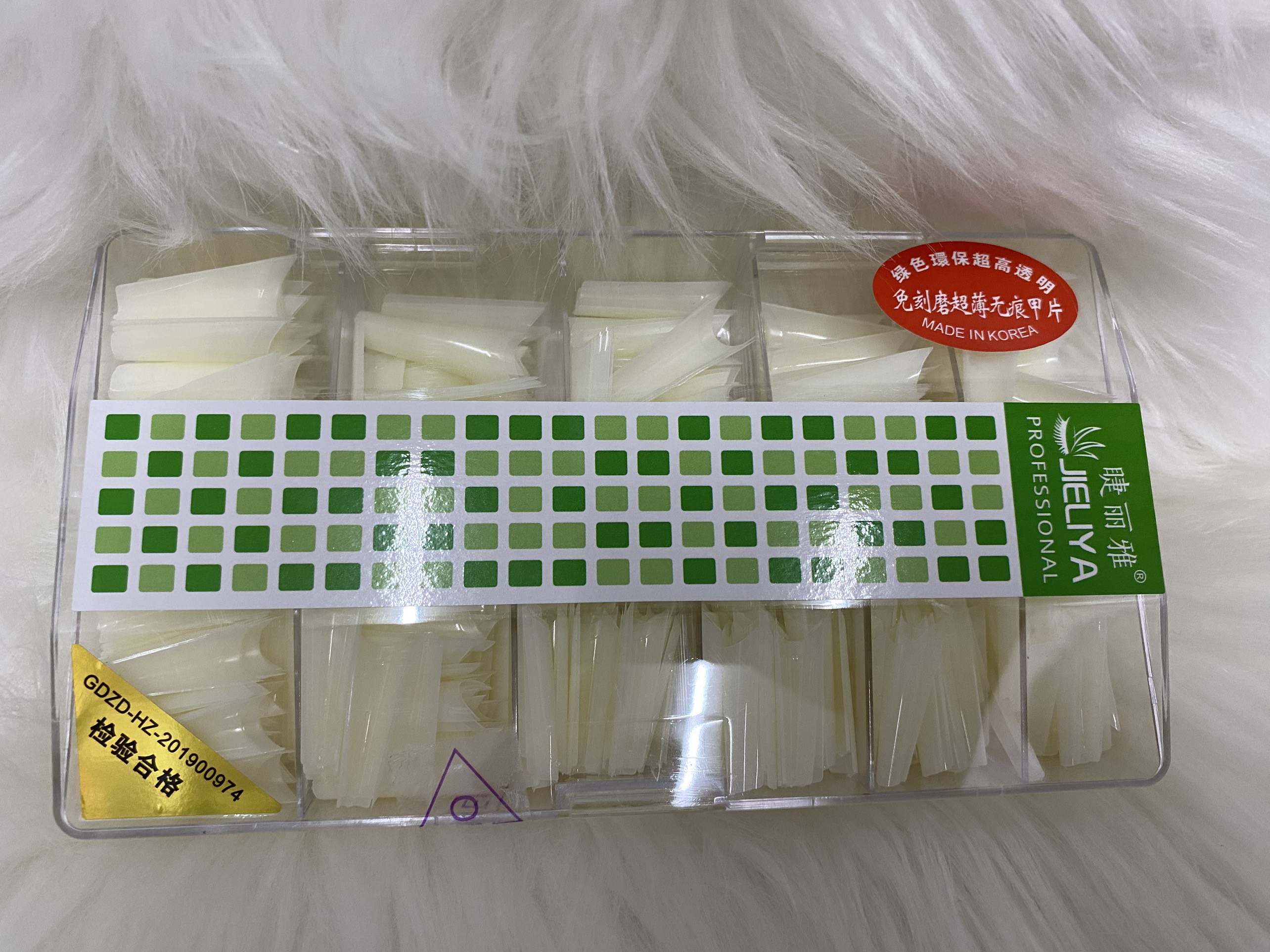 Hộp móng tip phom thang  (đục)